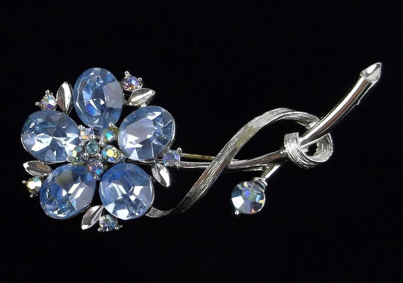 Mint Vintage 1950s Lisner Rhinestone Flower Brooch (1 of 3)