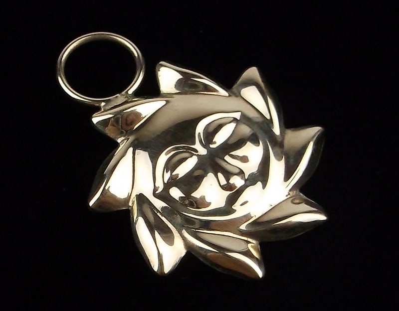 Mint Vintage 10kt Gold Sun Pendant: 10kt gold in excellent condition