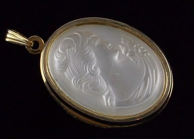 New Vintage 1960s Cameo Locket Pendant