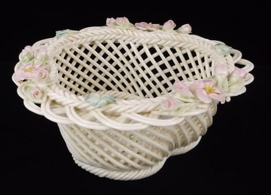 Mint Vint Belleek Irish Fine Porcelain Shamrock Basket