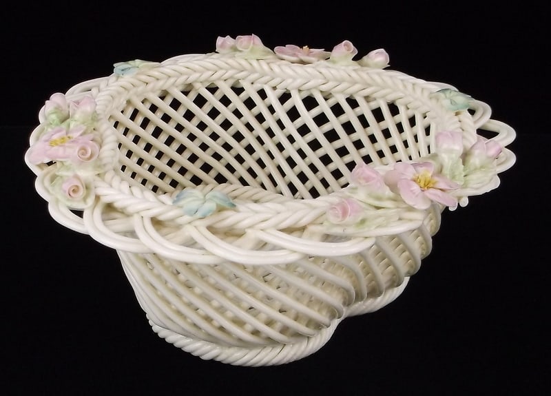 Mint Vint Belleek Irish Fine Porcelain Shamrock Basket (1 of 5)