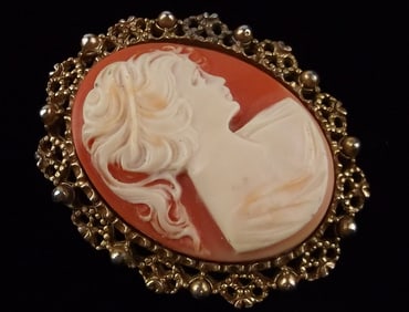 Stunning Vintage 1960s Cameo Brooch