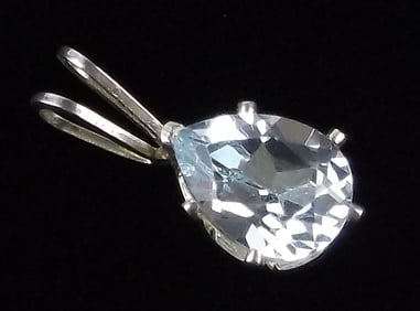 New Vintage .75ct Blue Topaz Pendant