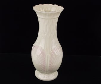 Mint Vint Belleek Irish Fine Porcelain Scallop Shell Vase