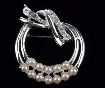 Mint Vintage Rhinestone Faux Pearl Brooch