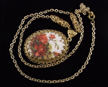 Stunning Vint 1950s Germany Rose Cameo Necklace 22"