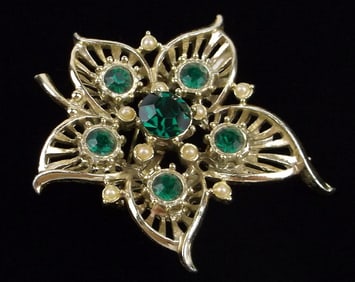 Mint Vintage 1950s Rhinestone Leaf Brooch