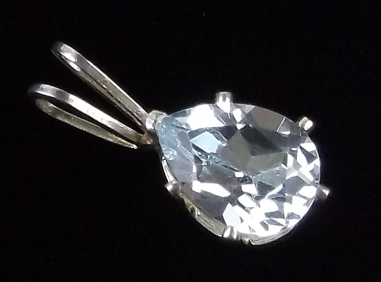 New Vintage Sterling Silver .75ct Blue Topaz Pendant (1 of 2)