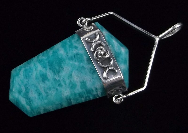 Mint Vintage Sterling Silver Blue Carnelian Pendant: Guaranteed Solid 925 Sterling Silver, in Excellent Condition