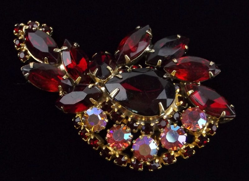 Stunning Vintage 1950s Rhinestone Brooch (1 of 3)