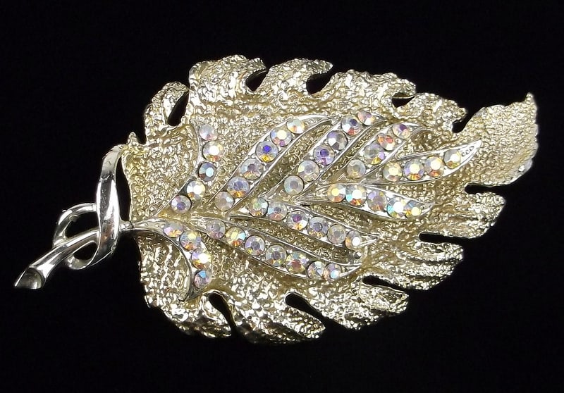 Mint Vintage 1960s Aurora Borealis Rhinestone Brooch (1 of 3)