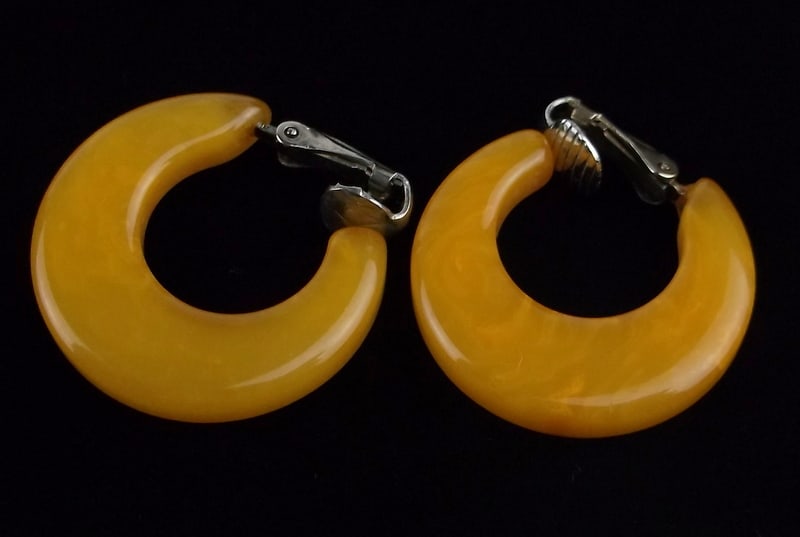 Mint Vintage 1950s Butterscotch Bakelite Earrings: excellent condition