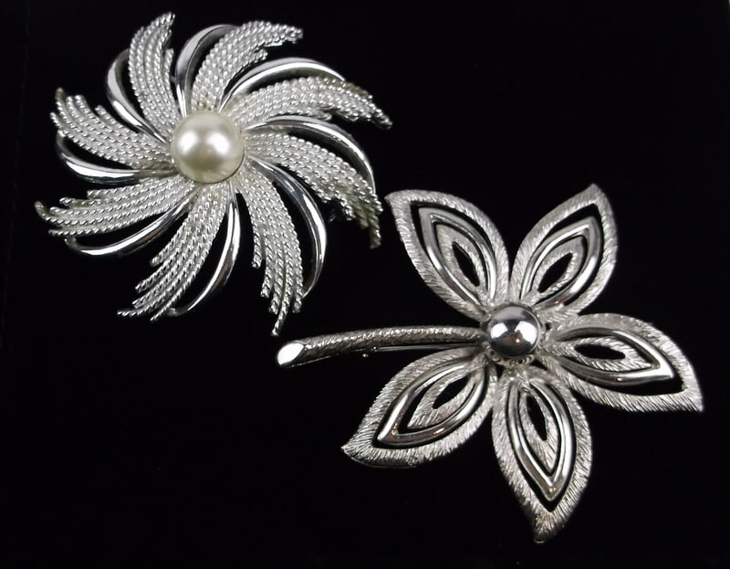 2 Stunning Vintage 1960s Big Brooch Lot (1 of 3)