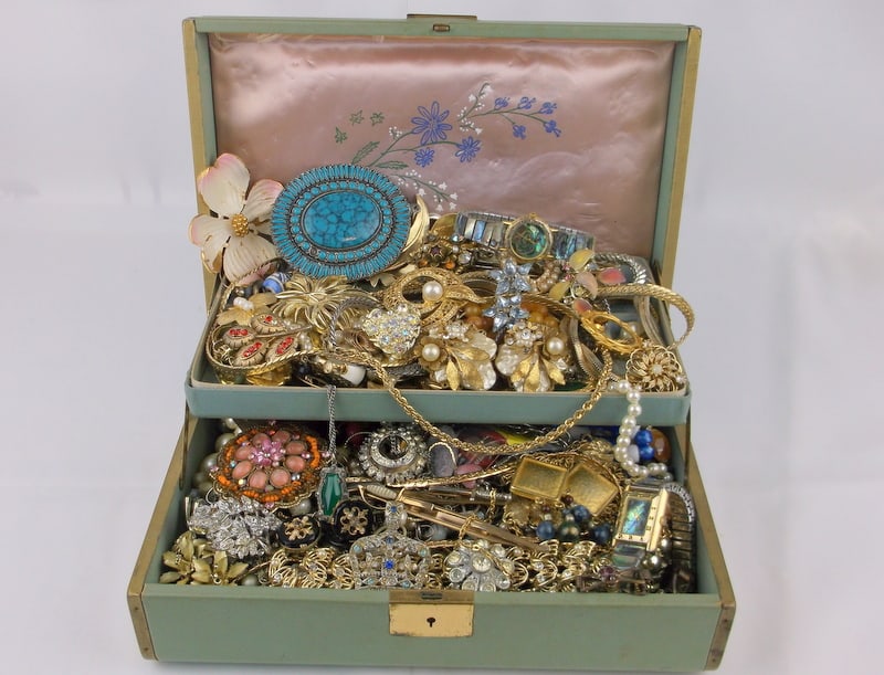 Vintage Jewelry Box Stuffed Full of Vintage Jewelry (1 of 11)