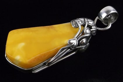 Big Mint Vint Sterling Silver Genuine Healing Amber Pendant