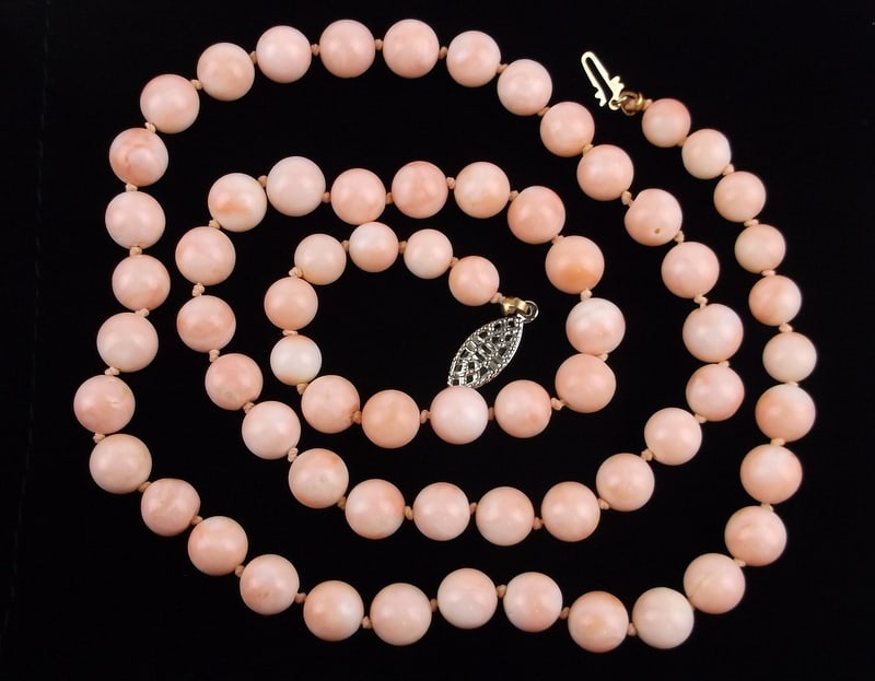 Stunning 1950s 14kt Gold Pink Coral Ball Necklace 25": 14kt gold in excellent condition