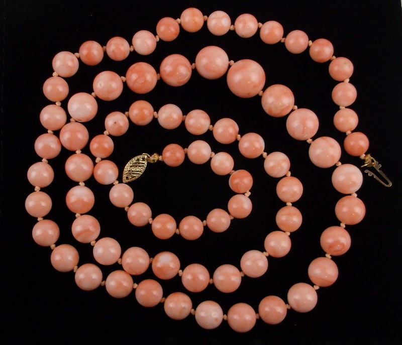 Mint 1950s 14kt Gold Pink Coral Ball Necklace 28": 14kt gold in excellent condition