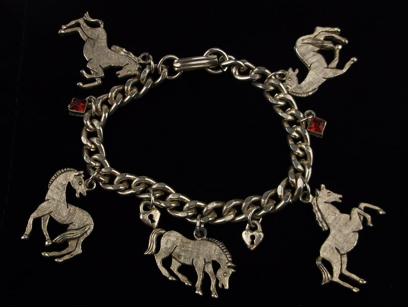 Mint Vintage 1960s Rhinestone Horse Bracelet 7" (1 of 2)