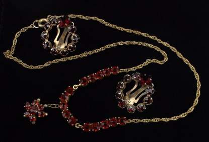 Gorgeous Vintage 1950s Rhinestone Necklace Earrings set 16"