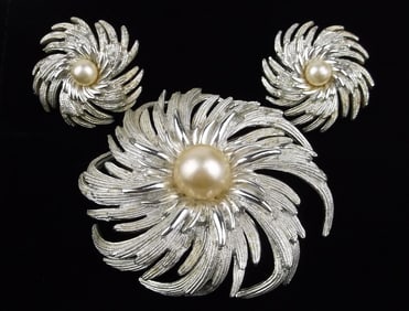 Gorgeous Vintage 1970s Sarah Coventry Brooch Earrings Set
