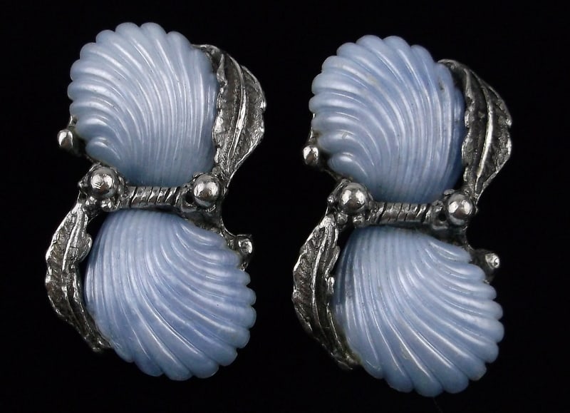 Mint Vintage 1950s Lucite Clamshell Earrings: Mint Condition, In Like New Condition, Perfect