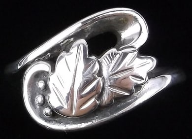 Mint Vintage Sterling Silver Black Hills Leaf Ring Size 4