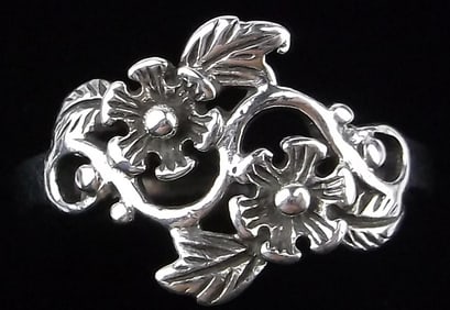 Mint Vintage Sterling Silver Flower Ring Size 8