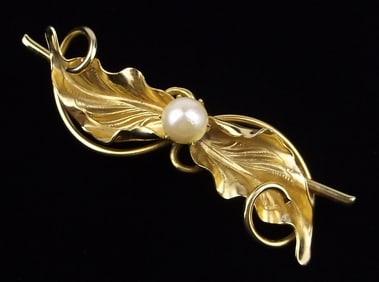 Mint Vintage 1960s Faux Pearl Brooch
