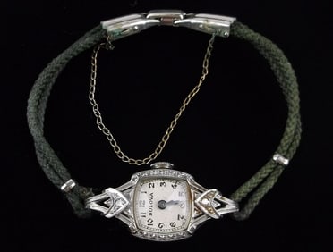 Stunning Vint 1940s Bulova 14kt Gold Case Diamond Watch