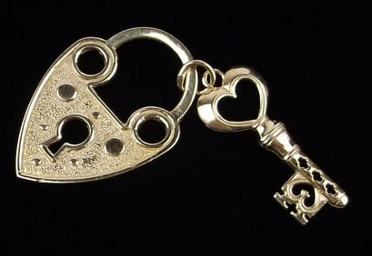 New Vintage 14kt Gold Lock and Key Pendant