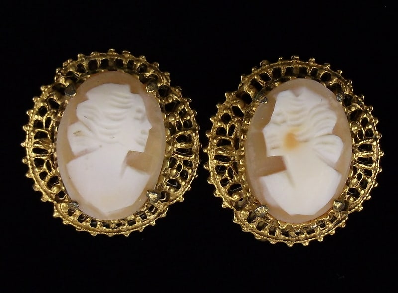Mint Vintage 1960s Hand Carved Shell Cameo Earrings (1 of 3)