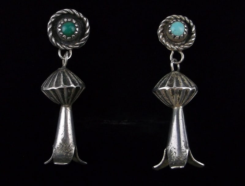 Stunning Vint 1970s Navajo Sterling Silver Turquoise Earrings (1 of 3)