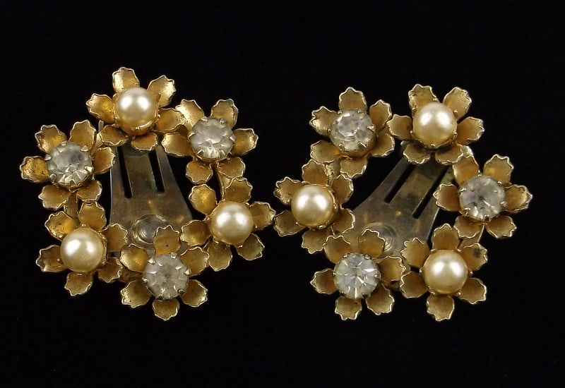 Beautiful Vintage 1960s Coro Craft Rhinestone Flower Earrings: beautiful condition