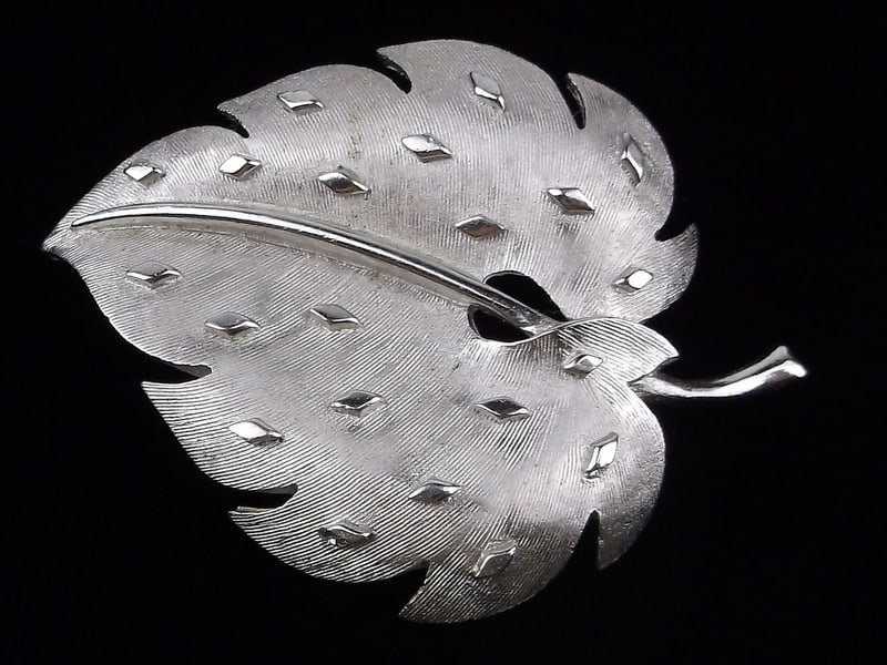 Stunning Vintage Crown Trifari Leaf Brooch (1 of 3)