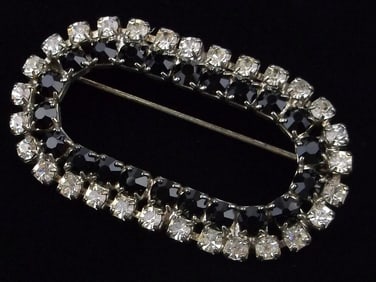 Mint Vintage 1960s Rhinestone Oval Brooch