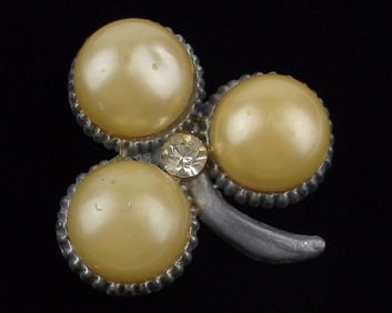 Gorgeous Vintage 1930s Faux Pearl Brooch