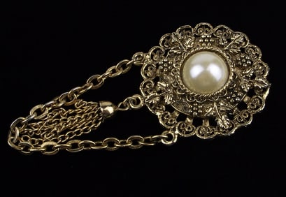 Mint Vintage 1960s Faux Pearl Sway Brooch