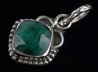 New Bali Sterling Silver 1ct Emerald Pendant