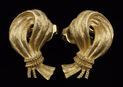 Stunning Vint 1960s Crown Trifari Golden Knot Earrings