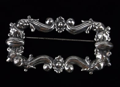 Beautiful Vintage 1940s Ornate Brooch
