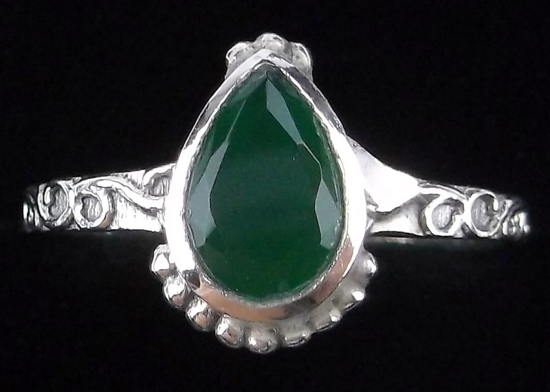 New Bali Sterling Silver Green Chalcedony Ring 9: Solid Sterling Silver Guaranteed, in Brand New Never Worn Condition.