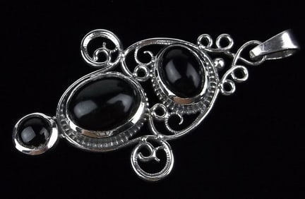 New Bali Sterling Silver Onyx Pendant