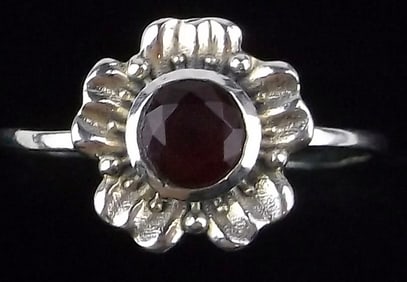 New Sterling Silver Garnet Flower Ring 8