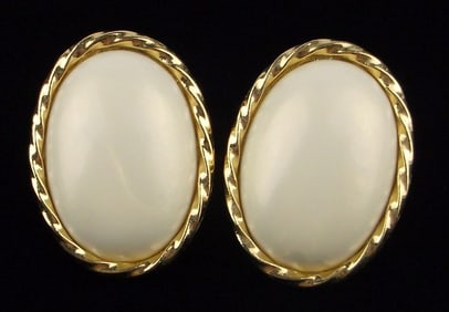 Mint Vintage 1970s Crown Trifari Lucite Earrings