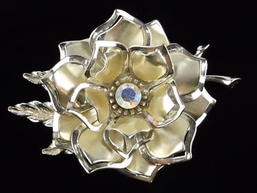 Big Mint Vintage 1960s Rhinestone Flower Brooch