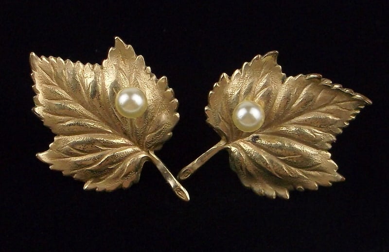 Mint Vintage 1950s Taylord 12kt GF Pearl Leaf Earrings: Mint Condition, In Like New Condition, Perfect