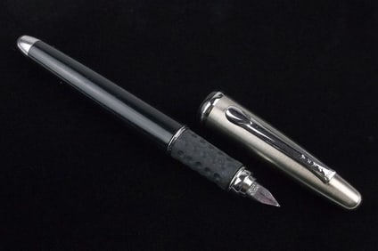 Stunning Vint Yata Italian Fountain Tip Ink Pen Beautiful