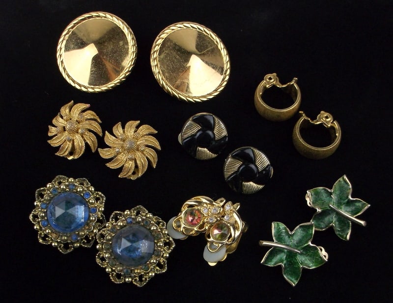 7 Gorgeous Vint 1950s-70s Earrings Sets Lot Some Signed: o Lot of Vintage Earrings, you get all 7 sets, nice lot