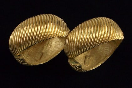 Stunning Vintage 1960s Crown Trifari Earrings