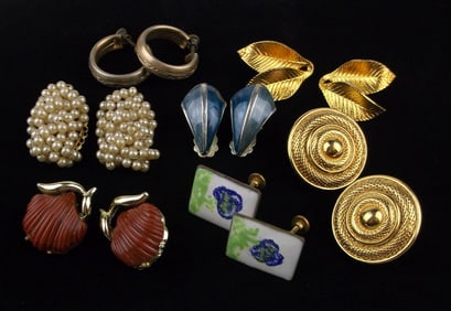 7 Gorgeous Vint 1940s-80s Earrings Sets Lot